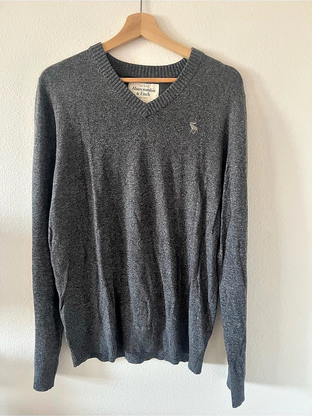 Abercrombie & Fitch Men's V-Neck Sweater Gray XL NWT